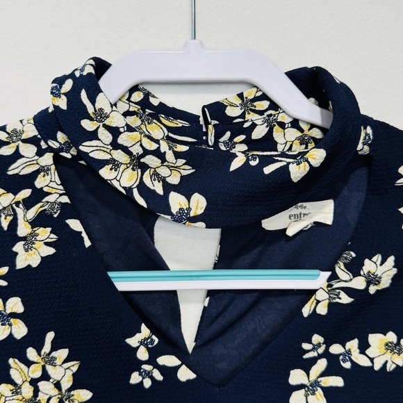 Entro‎ Women's Dress Sz M Floral Choker V Neck Bell Sleeve Blue - Picture 5 of 11